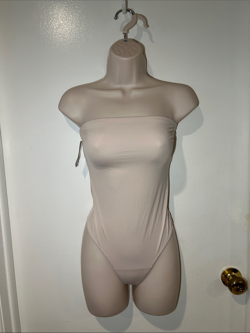 Aritzia Babaton Vonnegut Strapless Denude Bodysuit Shapewear size XS